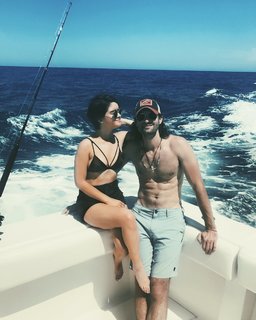 Maren Morris feet photo thumbnail