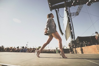 Maren Morris feet photo thumbnail