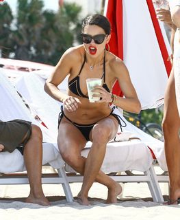 Adriana Lima feet photo thumbnail