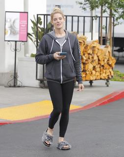 Ashley Greene feet photo thumbnail