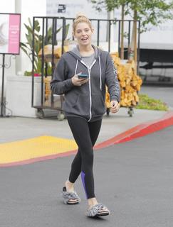 Ashley Greene feet photo thumbnail