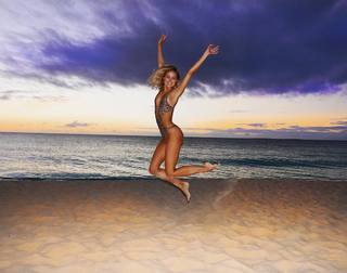 Kimberley Garner feet photo thumbnail