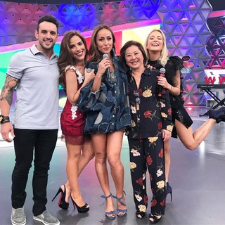 Sabrina Sato feet photo thumbnail