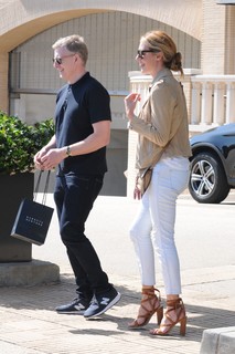Cat Deeley feet photo thumbnail