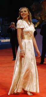 Scarlett Johansson feet photo thumbnail