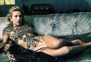 Scarlett Johansson feet photo thumbnail