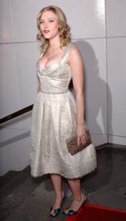 Scarlett Johansson feet photo thumbnail