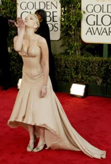 Scarlett Johansson feet photo thumbnail
