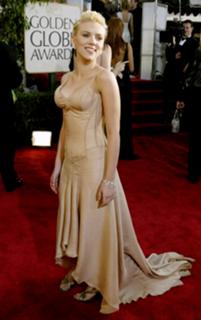 Scarlett Johansson feet photo thumbnail