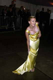 Scarlett Johansson feet photo thumbnail
