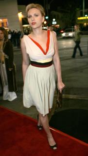 Scarlett Johansson feet photo thumbnail