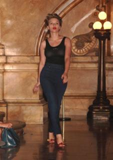 Scarlett Johansson feet photo thumbnail