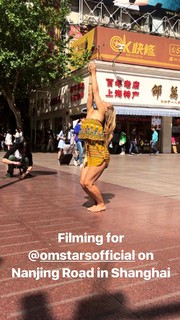 Kino MacGregor feet photo thumbnail