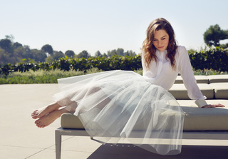 Emilia Clarke feet photo thumbnail