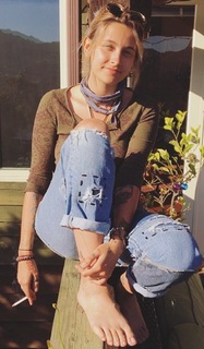 Paris Jackson feet photo thumbnail