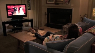 Aubrey Plaza feet photo thumbnail