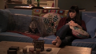 Aubrey Plaza feet photo thumbnail