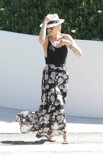 Kate Hudson feet photo thumbnail
