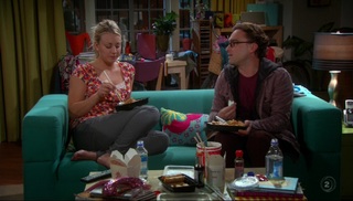 Kaley Cuoco feet photo thumbnail