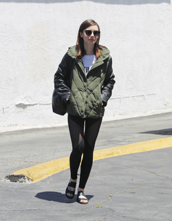 Lily Collins feet photo thumbnail