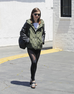 Lily Collins feet photo thumbnail