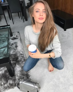 Xenia Tchoumitcheva feet photo thumbnail