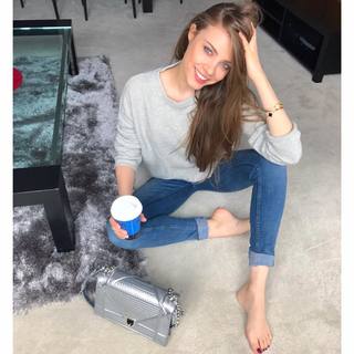 Xenia Tchoumitcheva feet photo thumbnail
