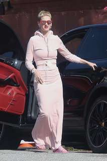 Katy Perry feet photo thumbnail