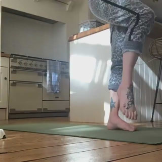 Fearne Cotton feet photo thumbnail