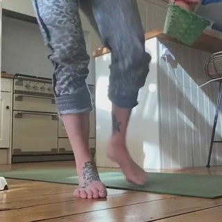 Fearne Cotton feet photo thumbnail