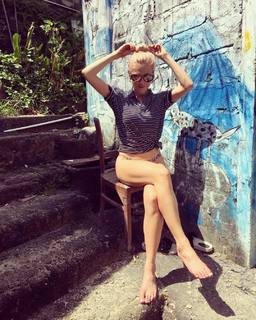 Pixie Lott feet photo thumbnail