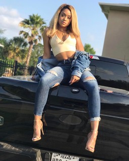 Jilly Anais feet photo thumbnail