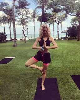 Pixie Lott feet photo thumbnail