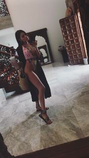 Olivia Culpo feet photo thumbnail