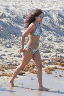 Priyanka Chopra Jonas feet photo thumbnail