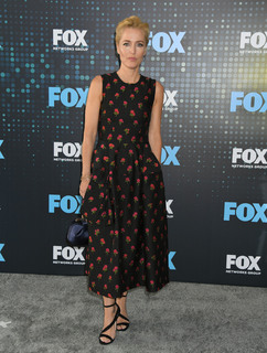 Gillian Anderson feet photo thumbnail