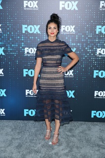 Morena Baccarin feet photo thumbnail