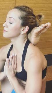 Kino MacGregor feet photo thumbnail