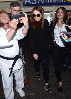 Julianne Moore feet photo thumbnail