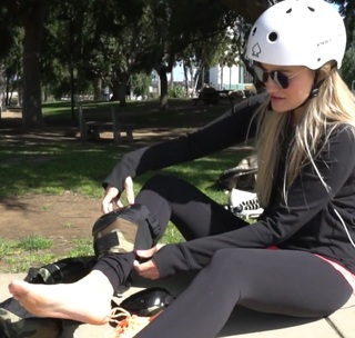 Justine Ezarik feet photo thumbnail