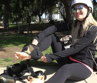 Justine Ezarik feet photo thumbnail