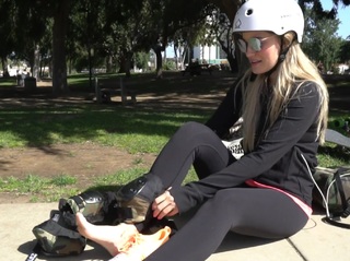 Justine Ezarik feet photo thumbnail