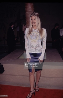 Fergie feet photo thumbnail