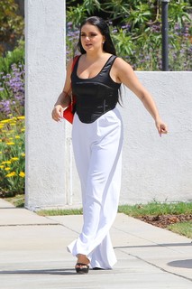 Ariel Winter feet photo thumbnail