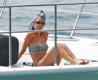 Victoria Beckham feet photo thumbnail