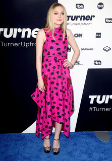 Dakota Fanning feet photo thumbnail