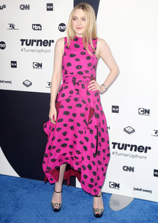 Dakota Fanning feet photo thumbnail