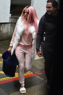 Katie Price feet photo thumbnail