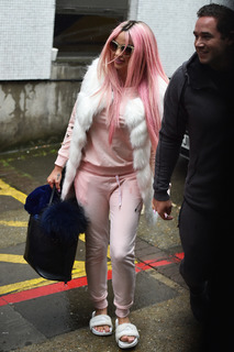 Katie Price feet photo thumbnail