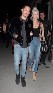 Ashlee Simpson feet photo thumbnail